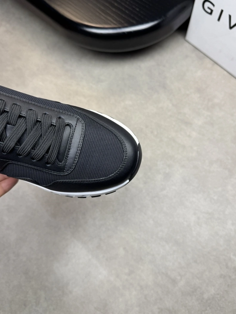 Gxvxnchy Sneakers Minimalist 152052