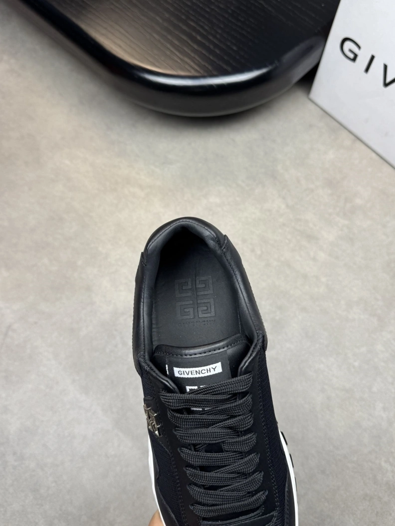 Gxvxnchy Sneakers Minimalist 152052