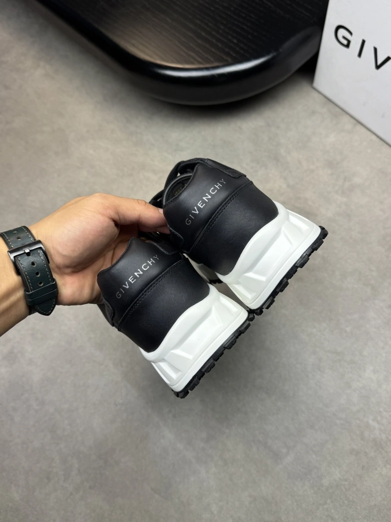 Gxvxnchy Sneakers Minimalist 152052