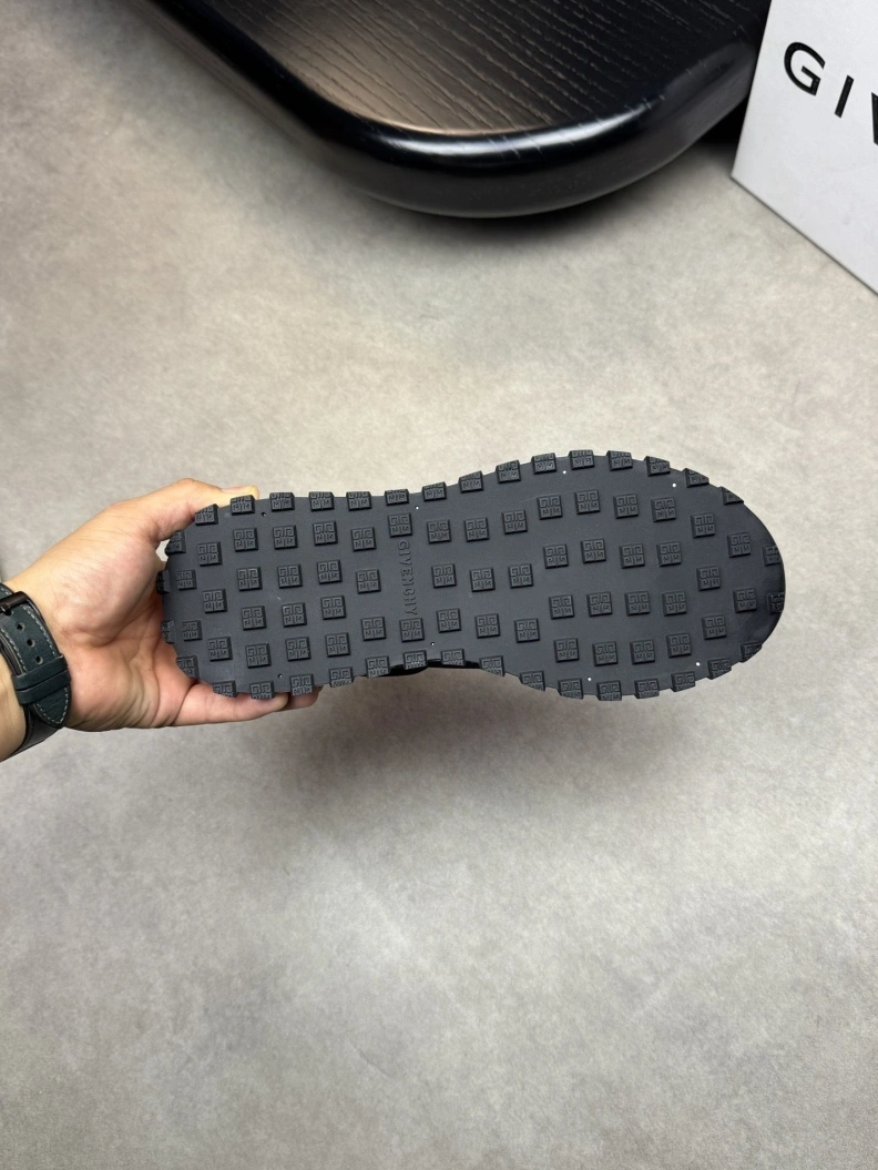 Gxvxnchy Sneakers Minimalist 152052