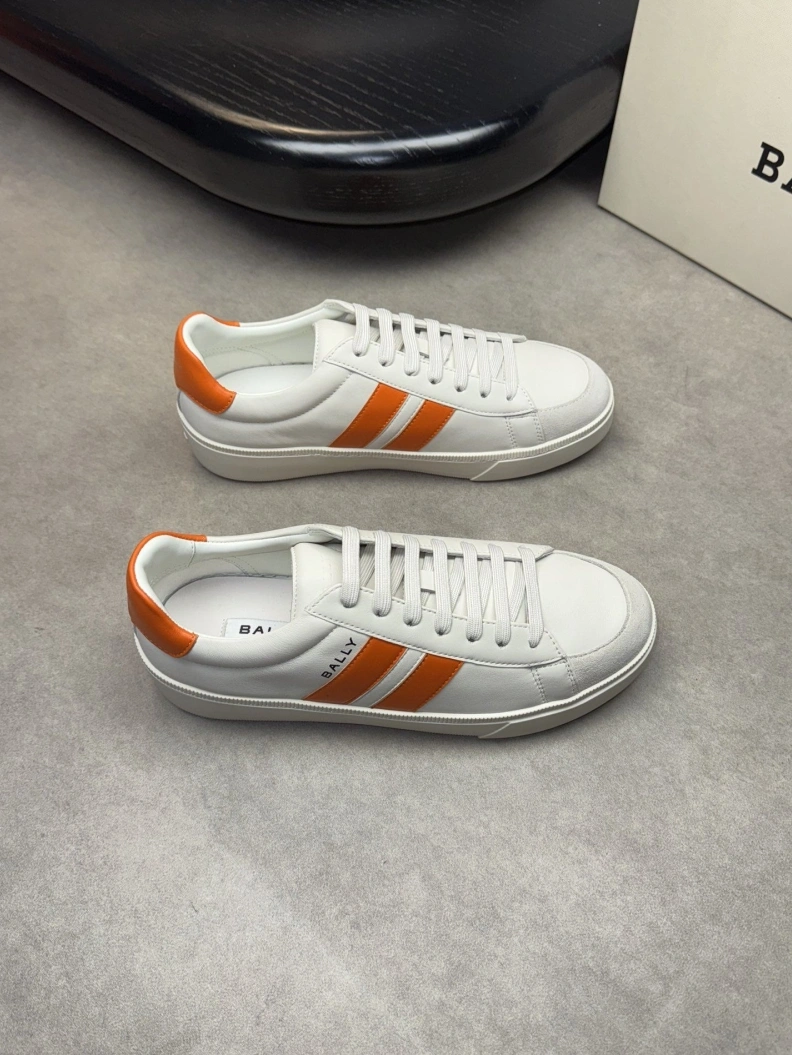 Versatile Othxr Sneakers 210334