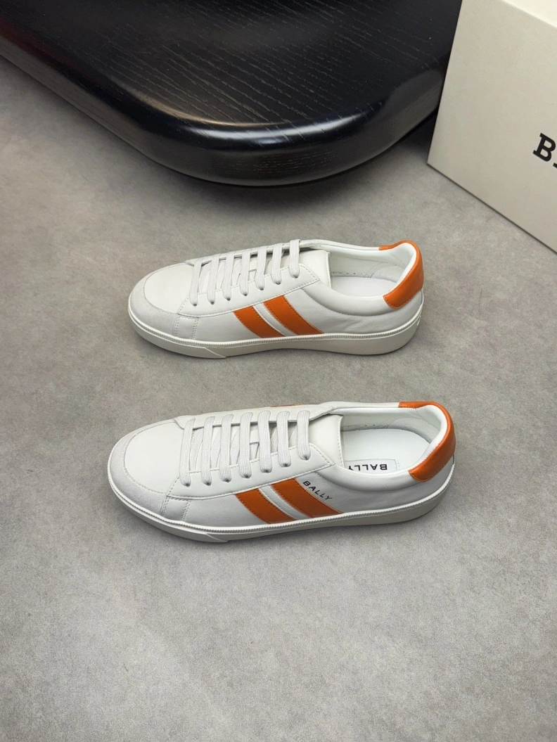 Versatile Othxr Sneakers 210334