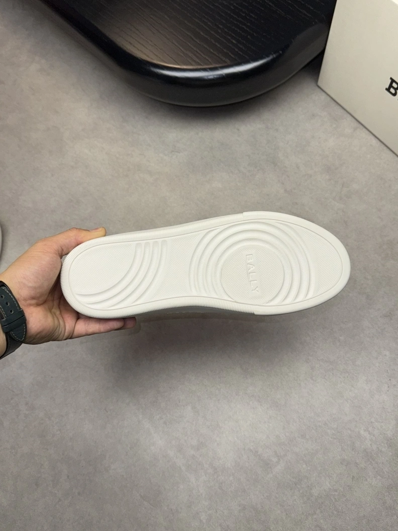 Versatile Othxr Sneakers 210334
