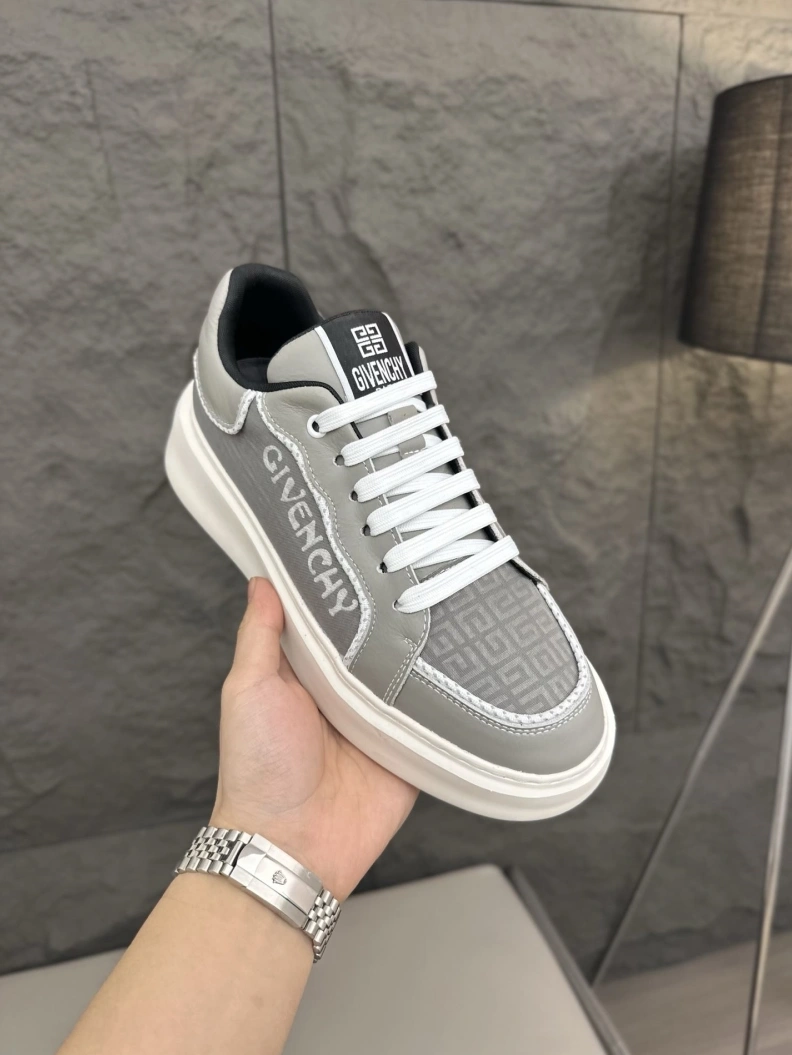 Gxvxnchy Sneakers EyeCatching 152063