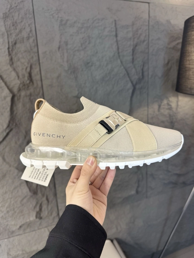 Gxvxnchy Sneakers Resilient 152060