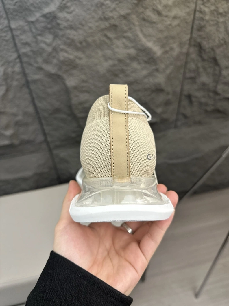 Gxvxnchy Sneakers Resilient 152060