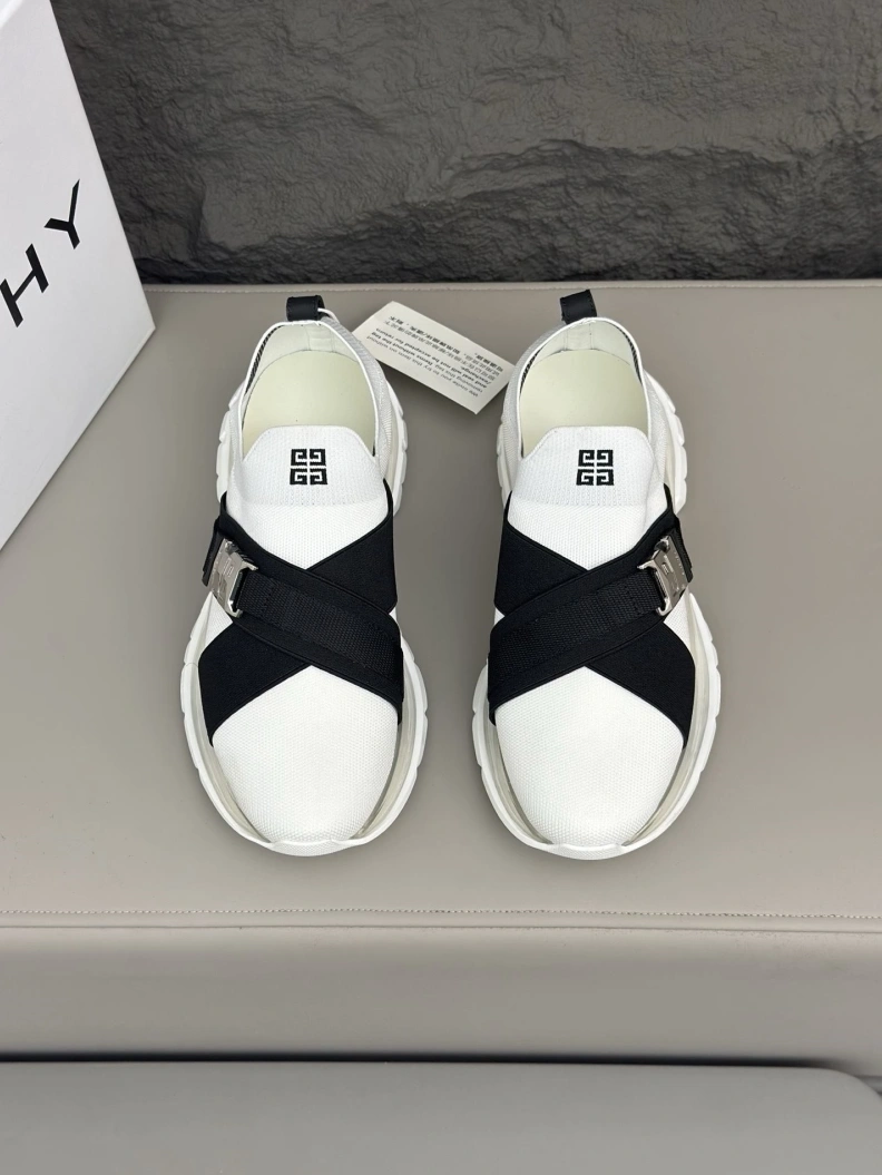 Gxvxnchy Sneakers AllSeason 152055