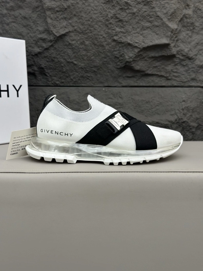 Gxvxnchy Sneakers AllSeason 152055