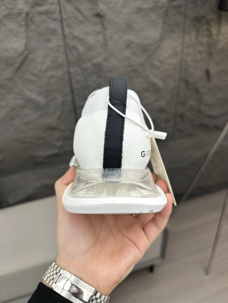 Gxvxnchy Sneakers AllSeason 152055