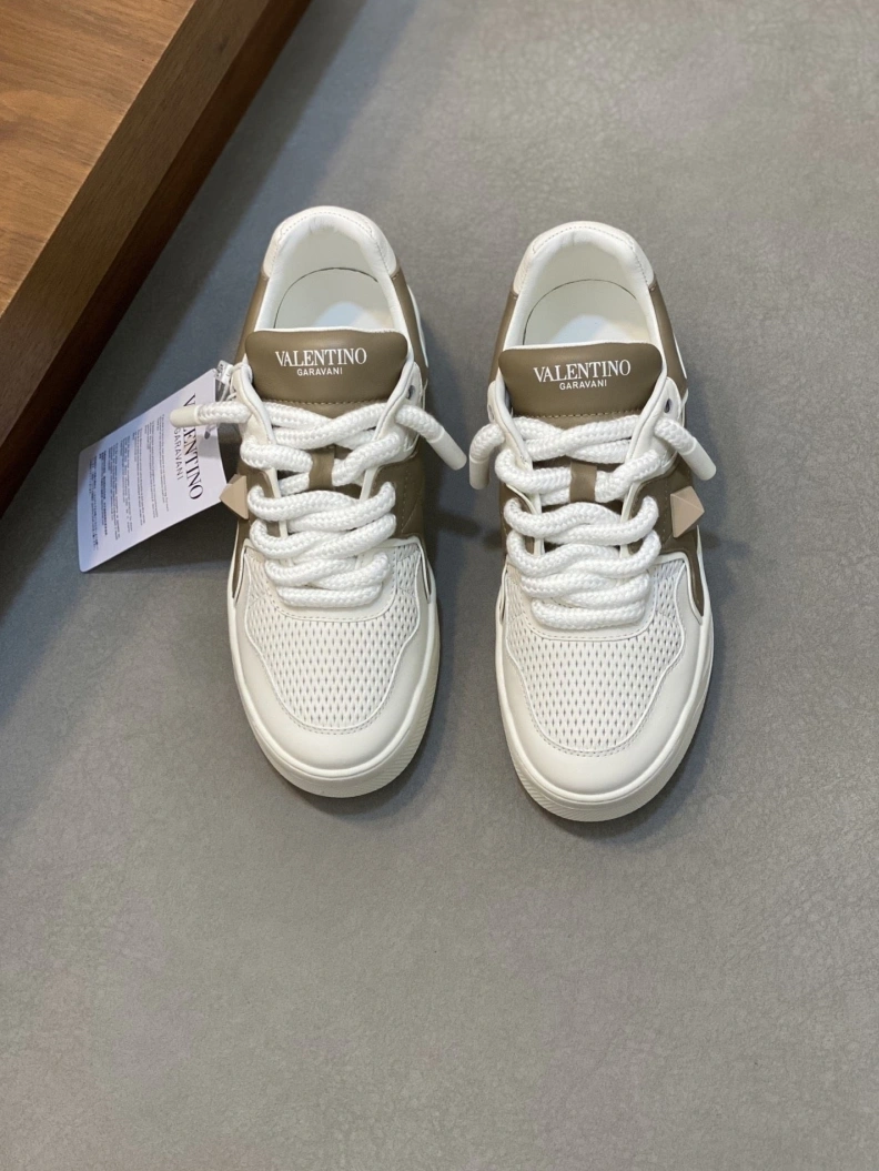 Trendsetting Vxlxntino Sneakers 228939