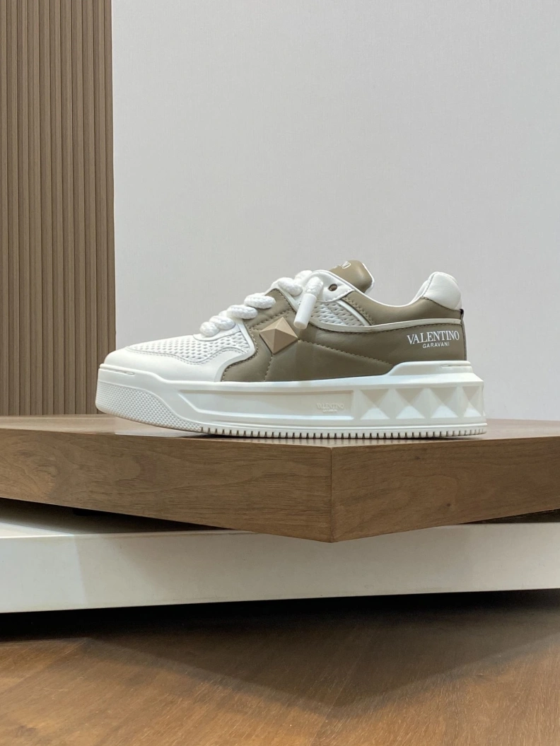 Trendsetting Vxlxntino Sneakers 228939