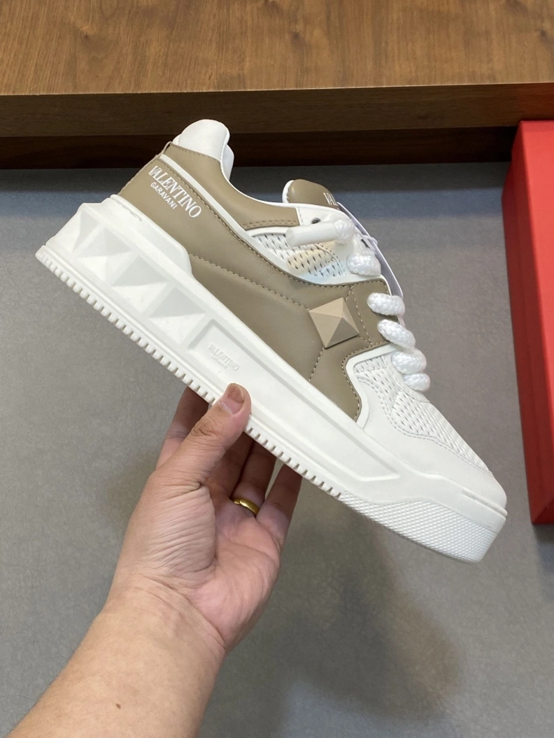 Trendsetting Vxlxntino Sneakers 228939