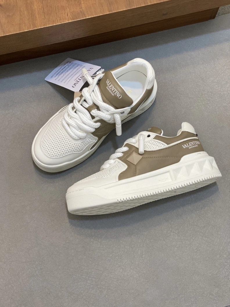 Trendsetting Vxlxntino Sneakers 228939