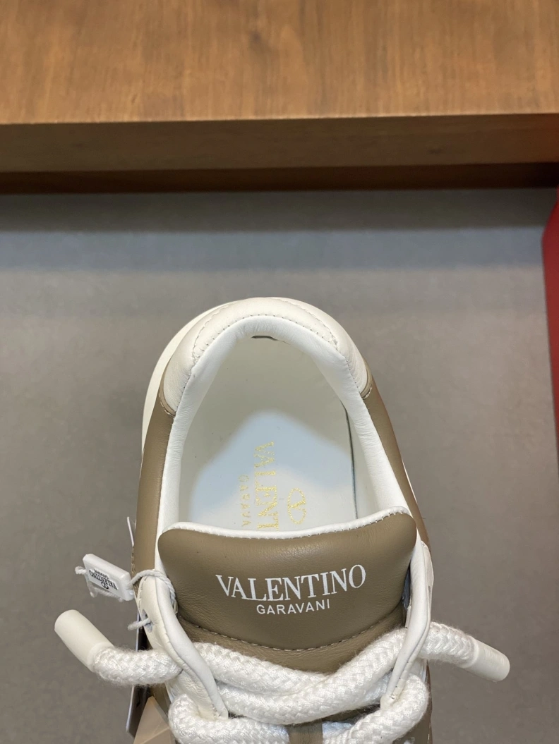 Trendsetting Vxlxntino Sneakers 228939