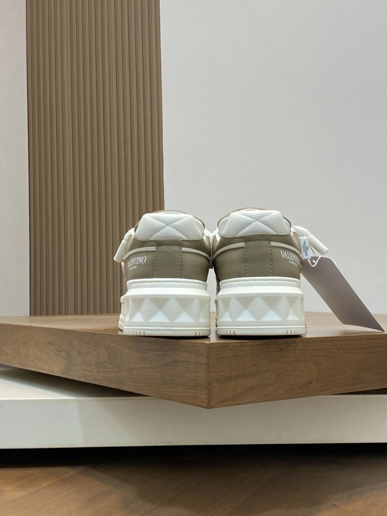 Trendsetting Vxlxntino Sneakers 228939