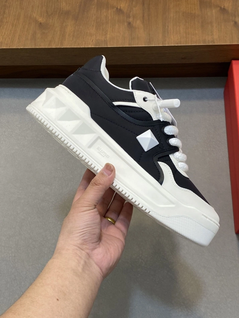 Comfortable Vxlxntino Sneakers 228936