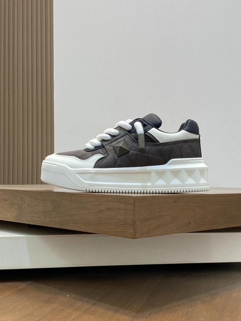 Modern Vxlxntino Sneakers 228931