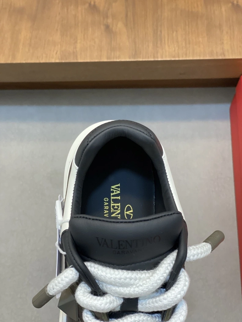 Modern Vxlxntino Sneakers 228931