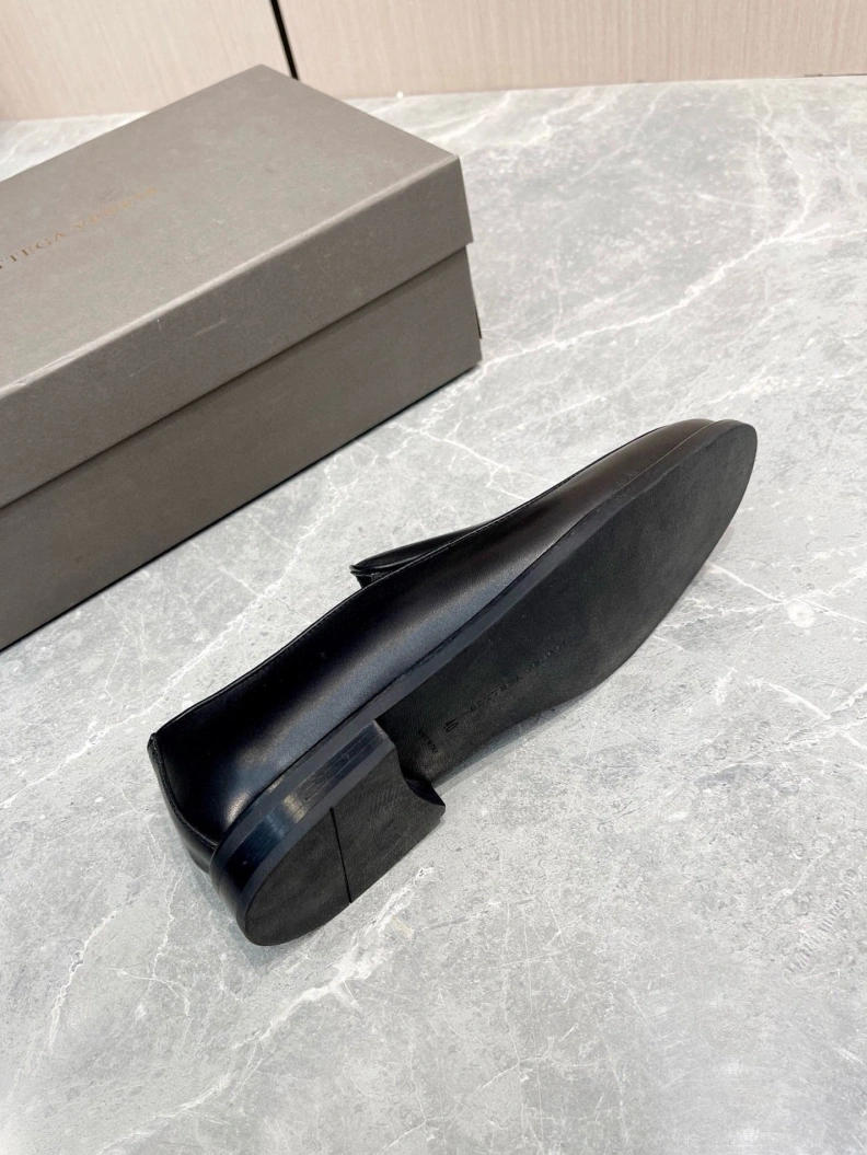 Timeless Bxttxga Vxnxta Leather Shoes 112438