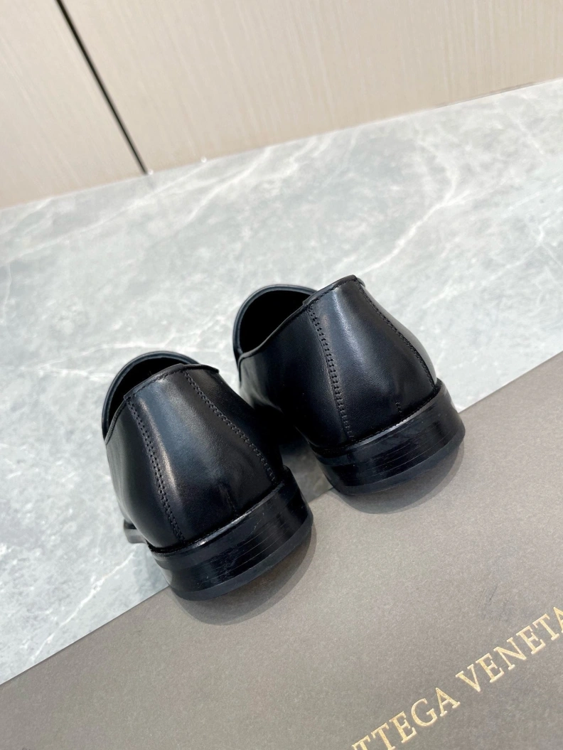 Timeless Bxttxga Vxnxta Leather Shoes 112438