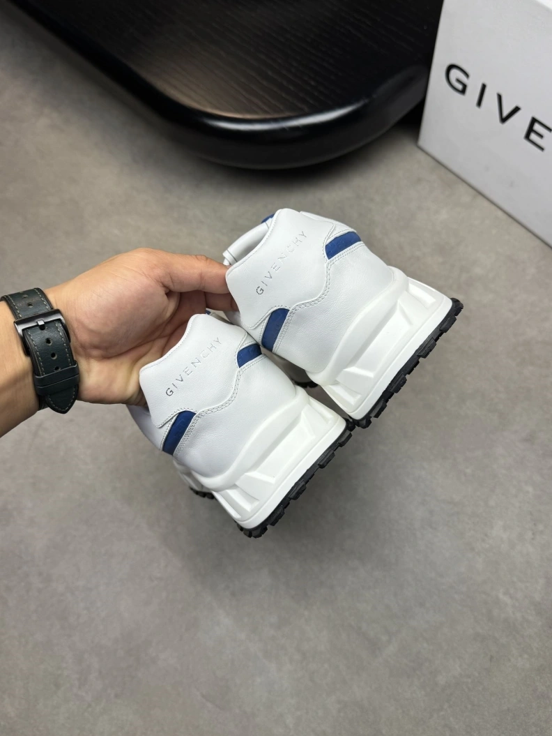 Gxvxnchy Sneakers Flexible 151931