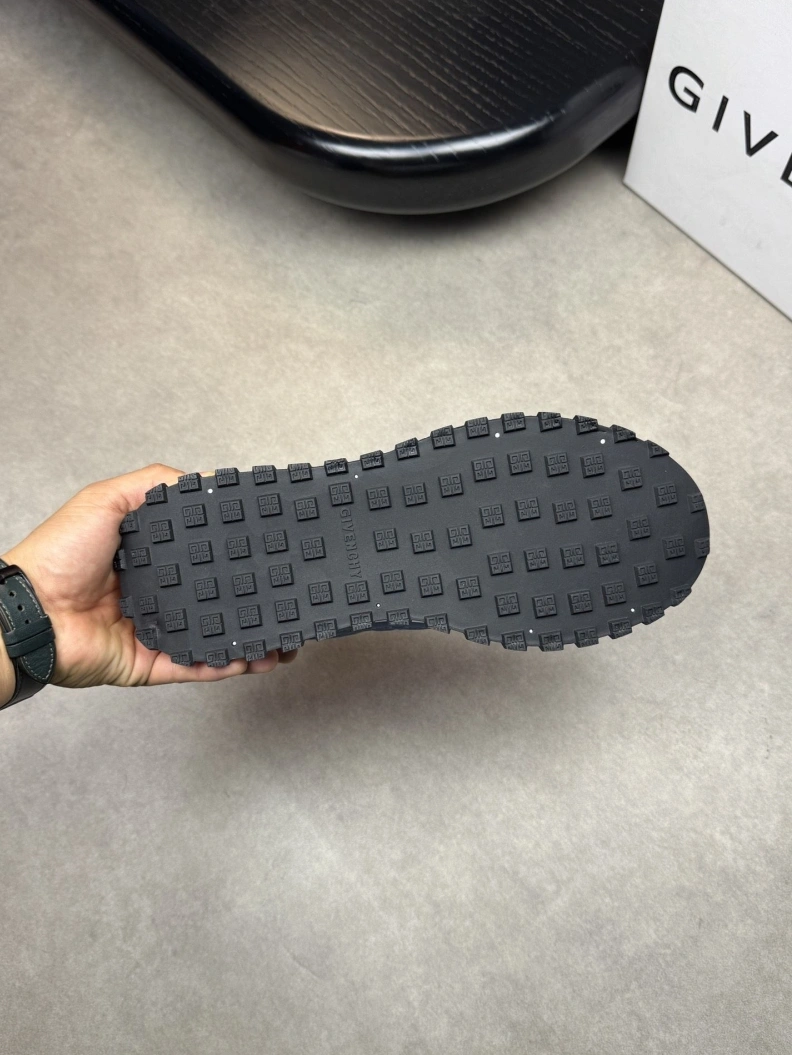 Gxvxnchy Sneakers Flexible 151931