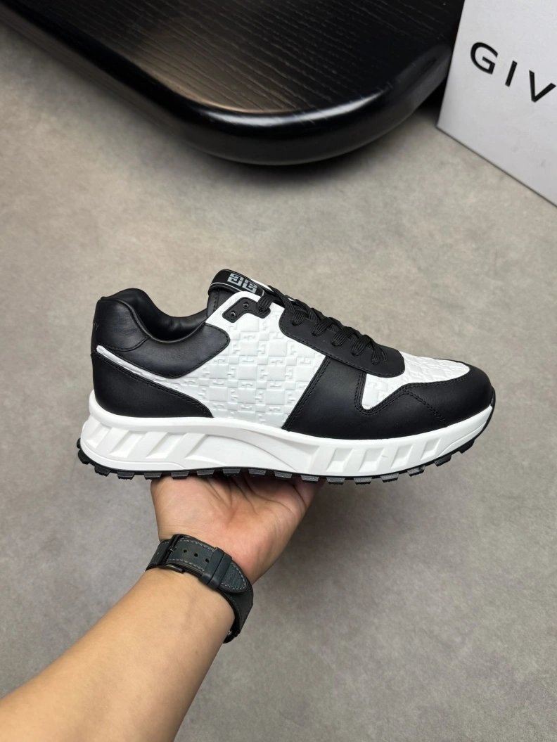 Trendy Gxvxnchy Sneakers 151930