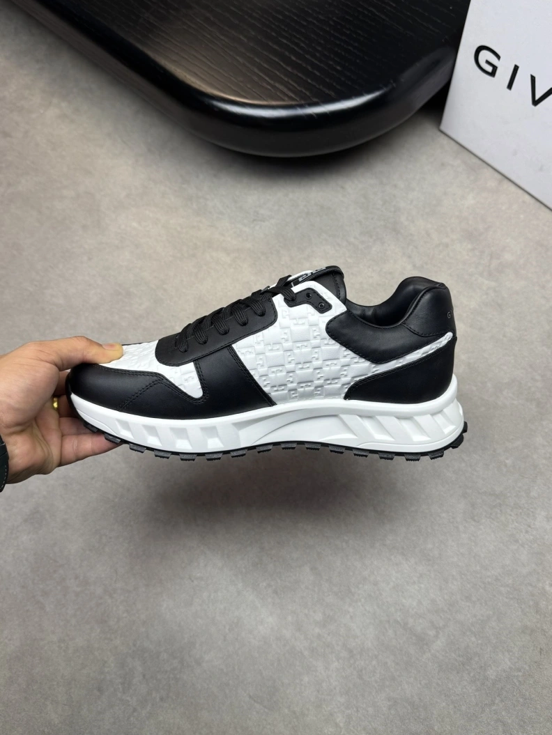 Trendy Gxvxnchy Sneakers 151930