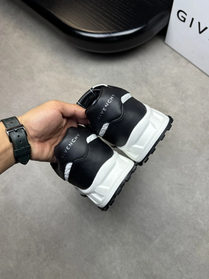 Trendy Gxvxnchy Sneakers 151930