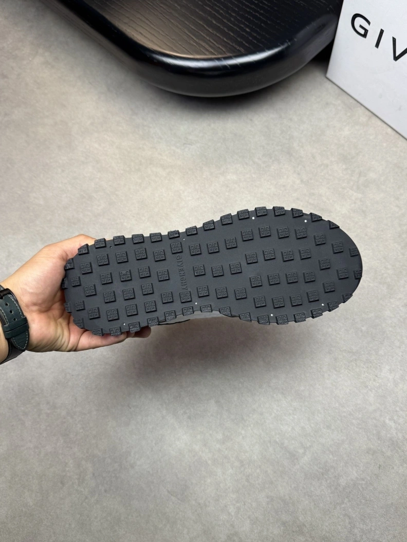 Trendy Gxvxnchy Sneakers 151930