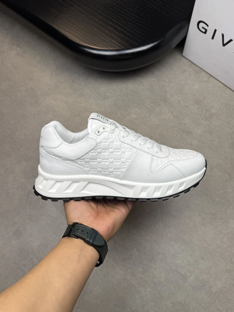 DailyWear Gxvxnchy Sneakers 151944
