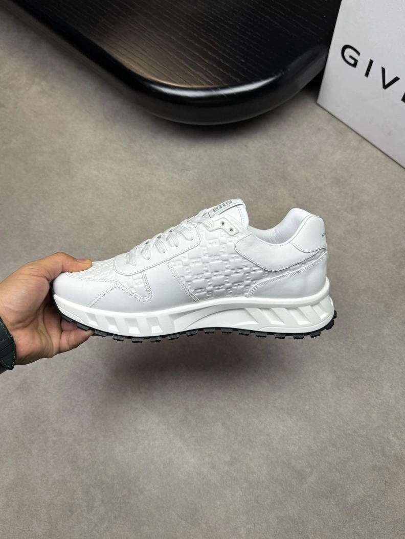 DailyWear Gxvxnchy Sneakers 151944