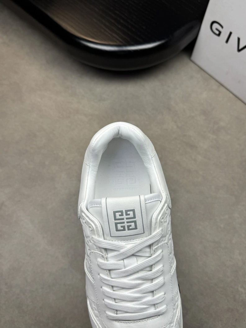 DailyWear Gxvxnchy Sneakers 151944