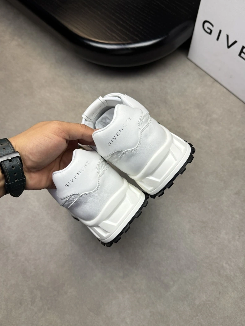 DailyWear Gxvxnchy Sneakers 151944