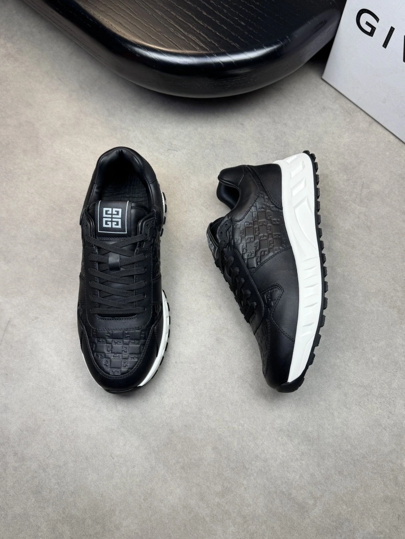 Refined Gxvxnchy Sneakers 151927