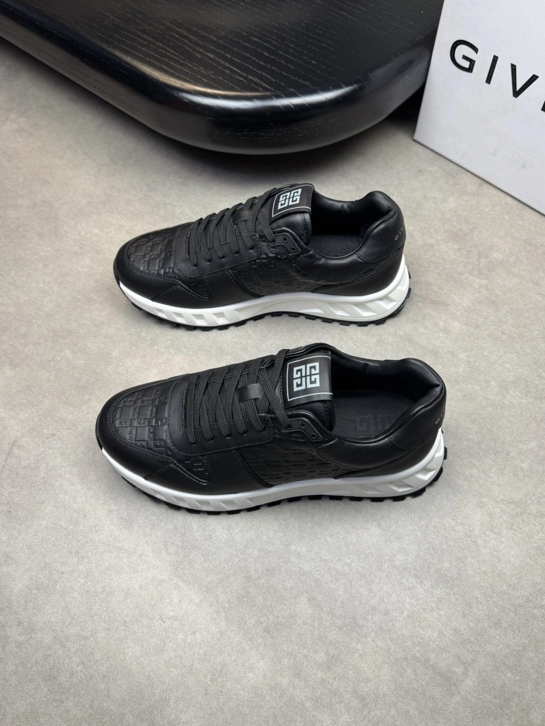 Refined Gxvxnchy Sneakers 151927