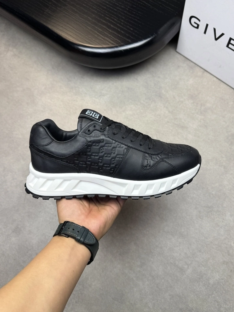 Refined Gxvxnchy Sneakers 151927