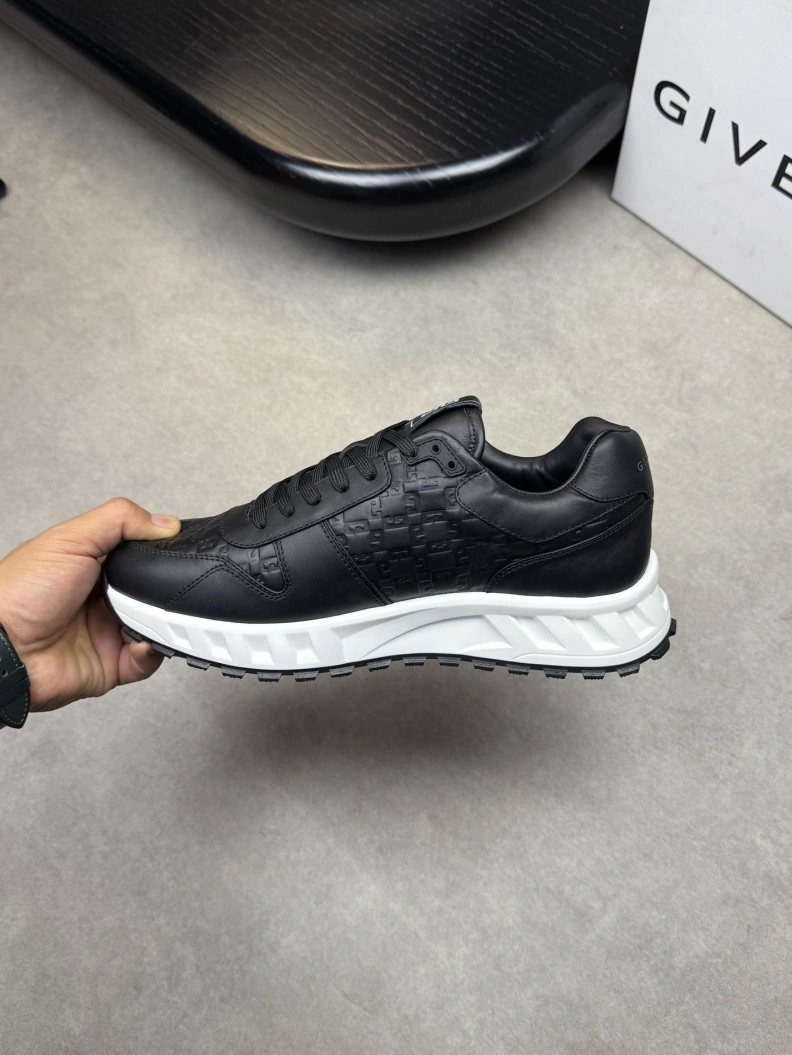 Refined Gxvxnchy Sneakers 151927