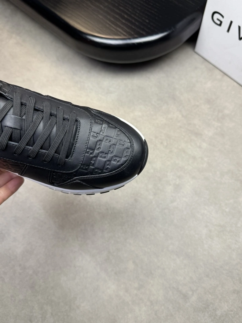 Refined Gxvxnchy Sneakers 151927