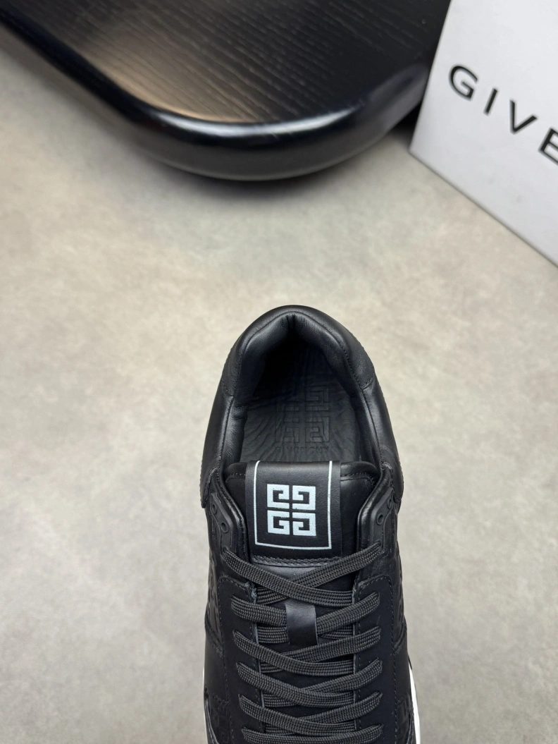 Refined Gxvxnchy Sneakers 151927