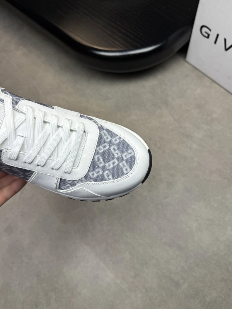 Durable Gxvxnchy Sneakers 151925