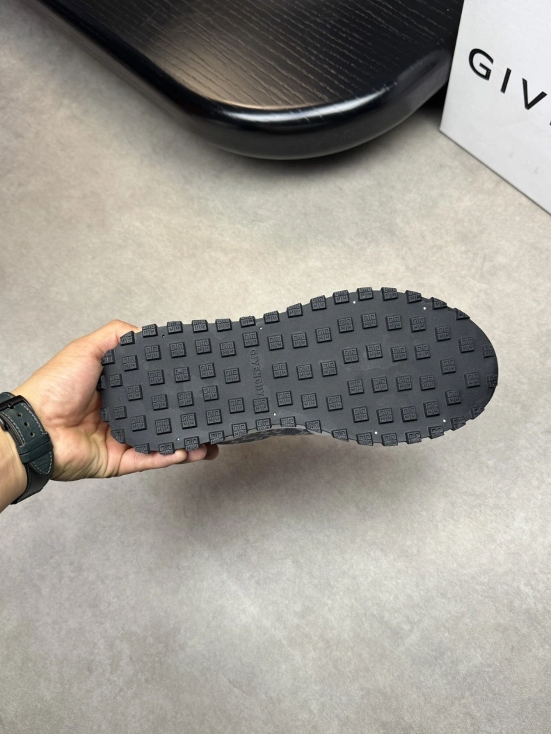 Durable Gxvxnchy Sneakers 151925