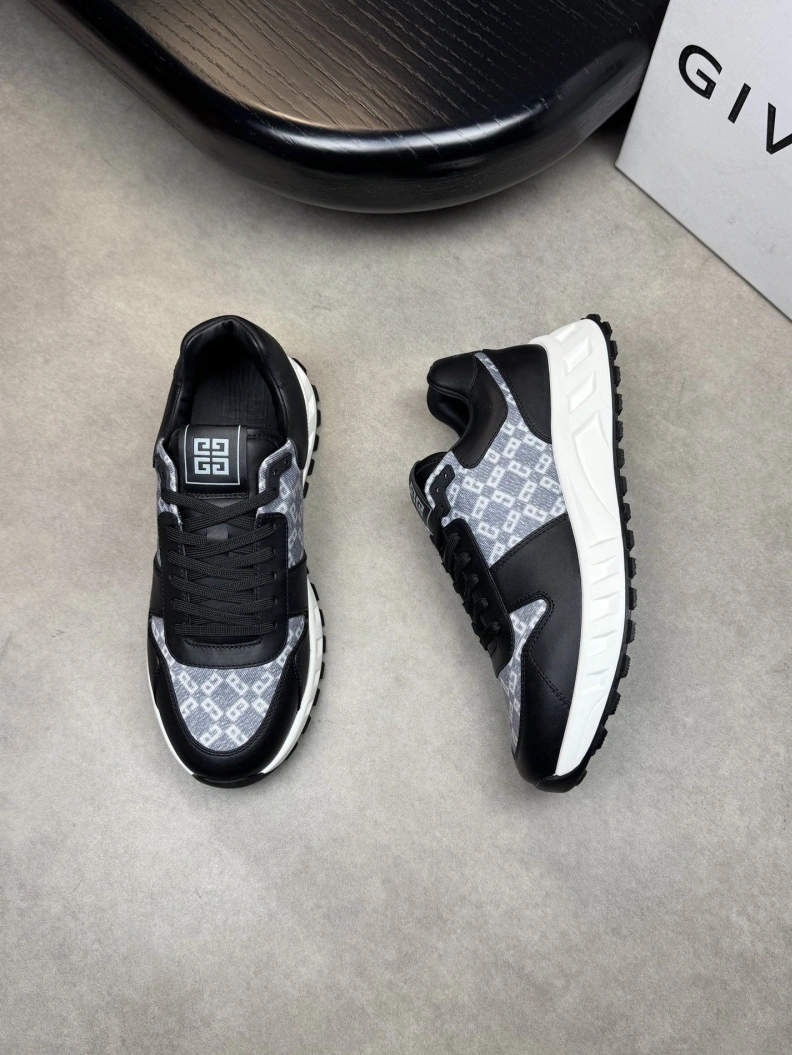 Bold Gxvxnchy Sneakers 151929