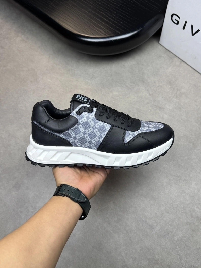 Bold Gxvxnchy Sneakers 151929
