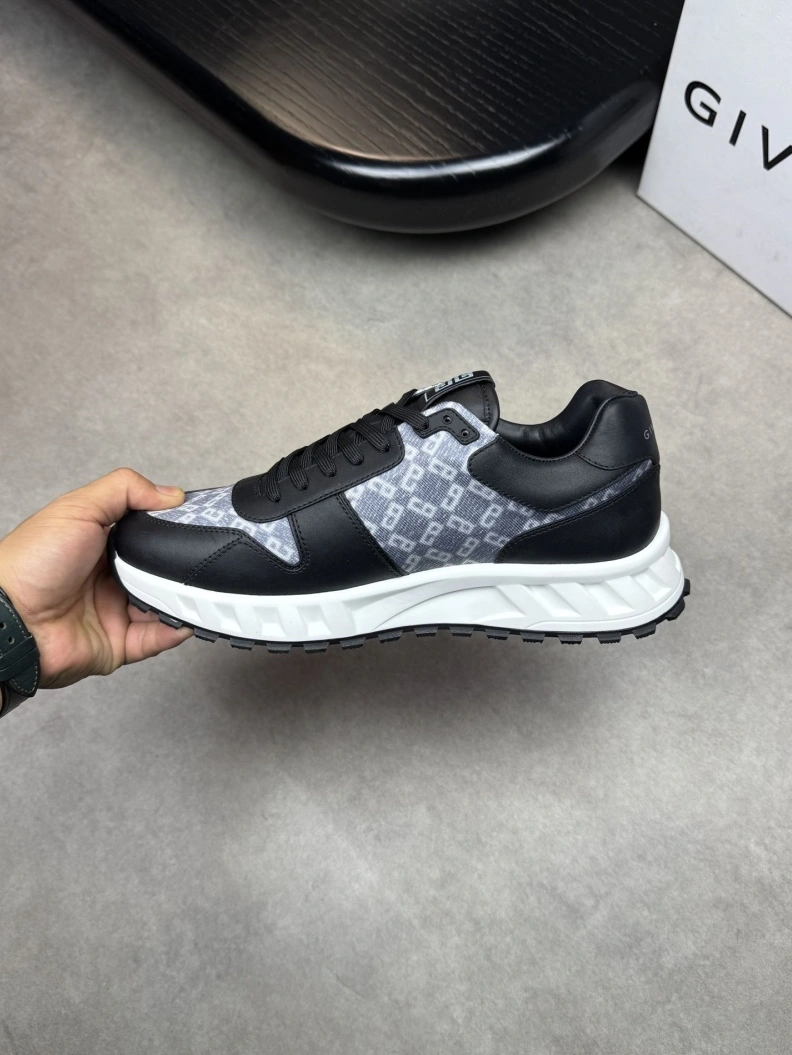 Bold Gxvxnchy Sneakers 151929