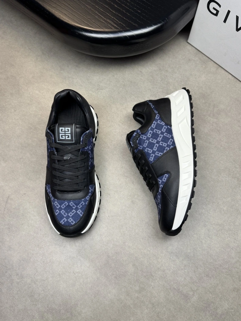 Refined Gxvxnchy Sneakers 151924