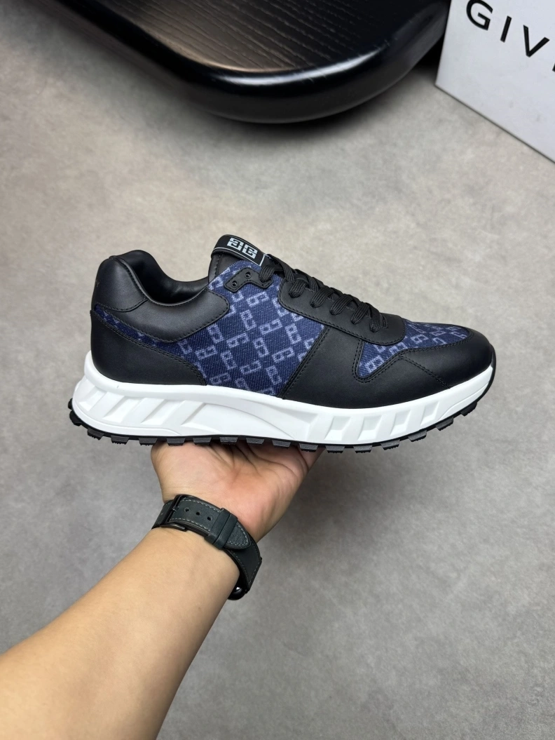 Refined Gxvxnchy Sneakers 151924