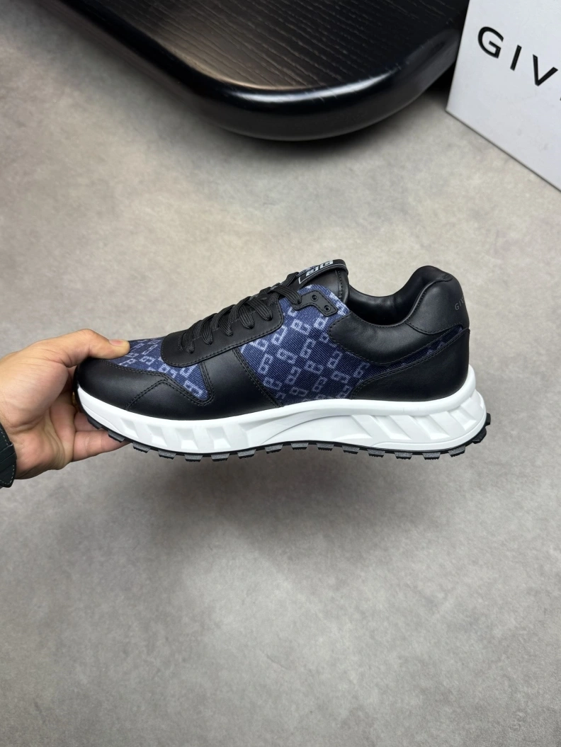 Refined Gxvxnchy Sneakers 151924