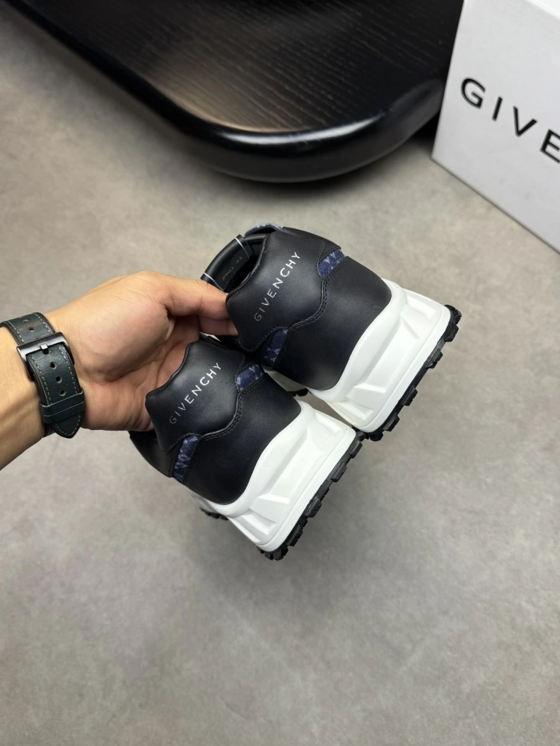 Refined Gxvxnchy Sneakers 151924
