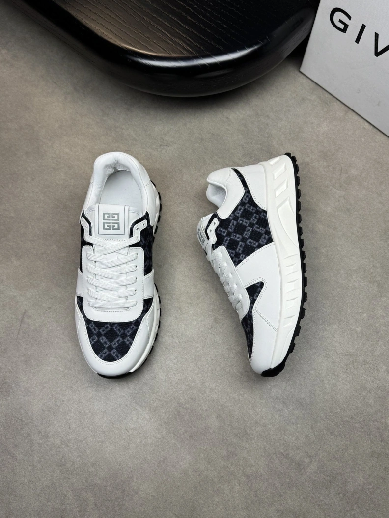 Versatile Gxvxnchy Sneakers 151923